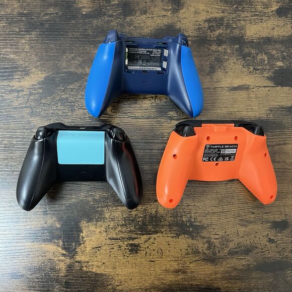 Lot of 3 Microsoft Xbox One Controllers – For Parts or Repair (Untested) - Picture 2 of 11